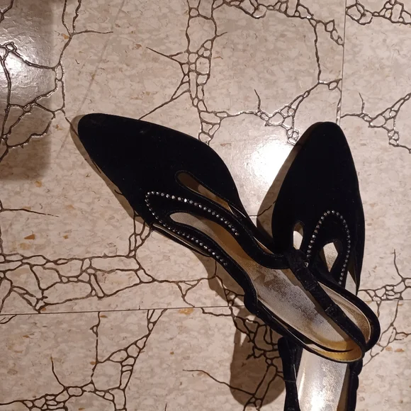 Shoes - Picture 3 of 7